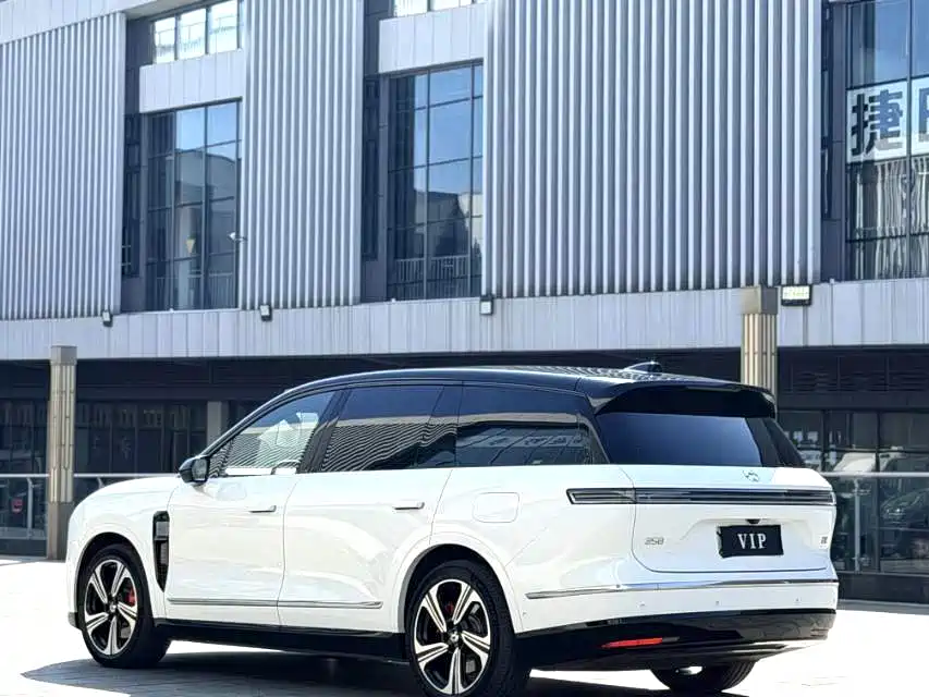 Фото 6 - NIO ES8