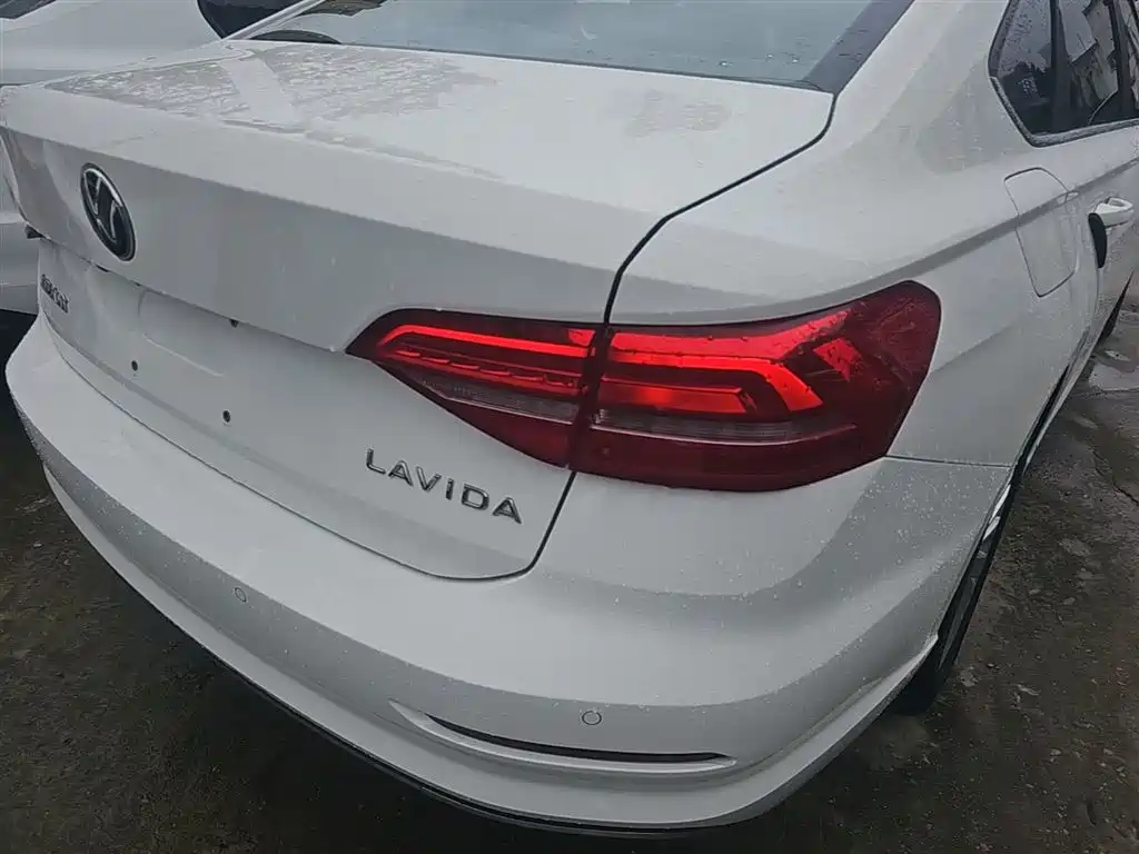 Volkswagen Lavida 2021 1.5L Auto Comfort Edition фото 8