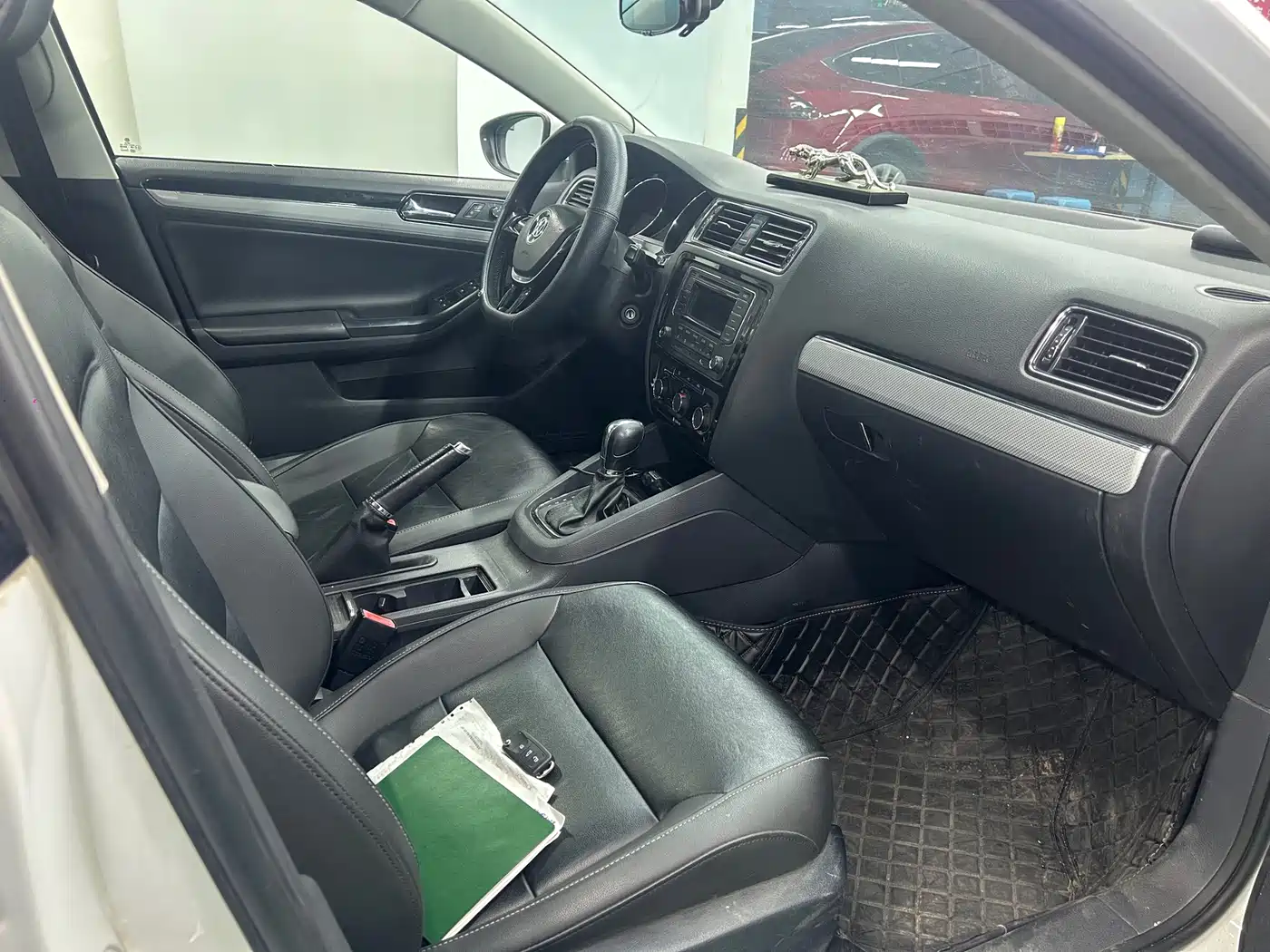 Volkswagen Sagitar 2015 1.6L Automatic Comfort фото 13