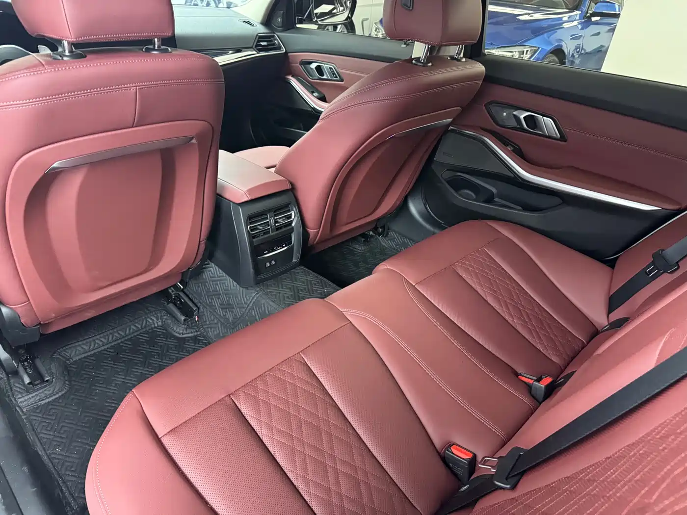BMW 3 Series 2024 325Li M Sport Shadowline Package фото 11