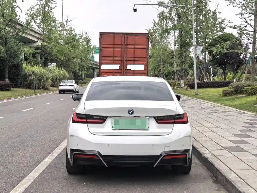 BMW i3 2024 eDrive 35 L фото 9