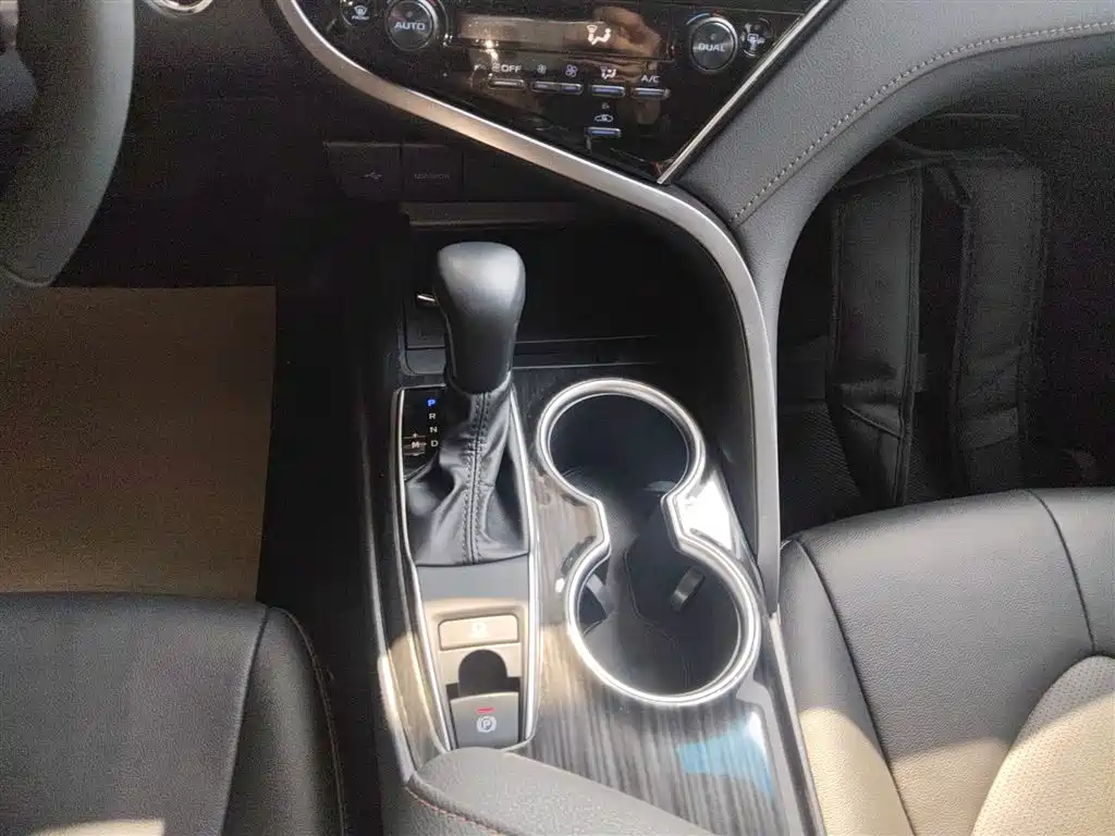 Toyota Camry 2021 2.0G Luxury Edition фото 9