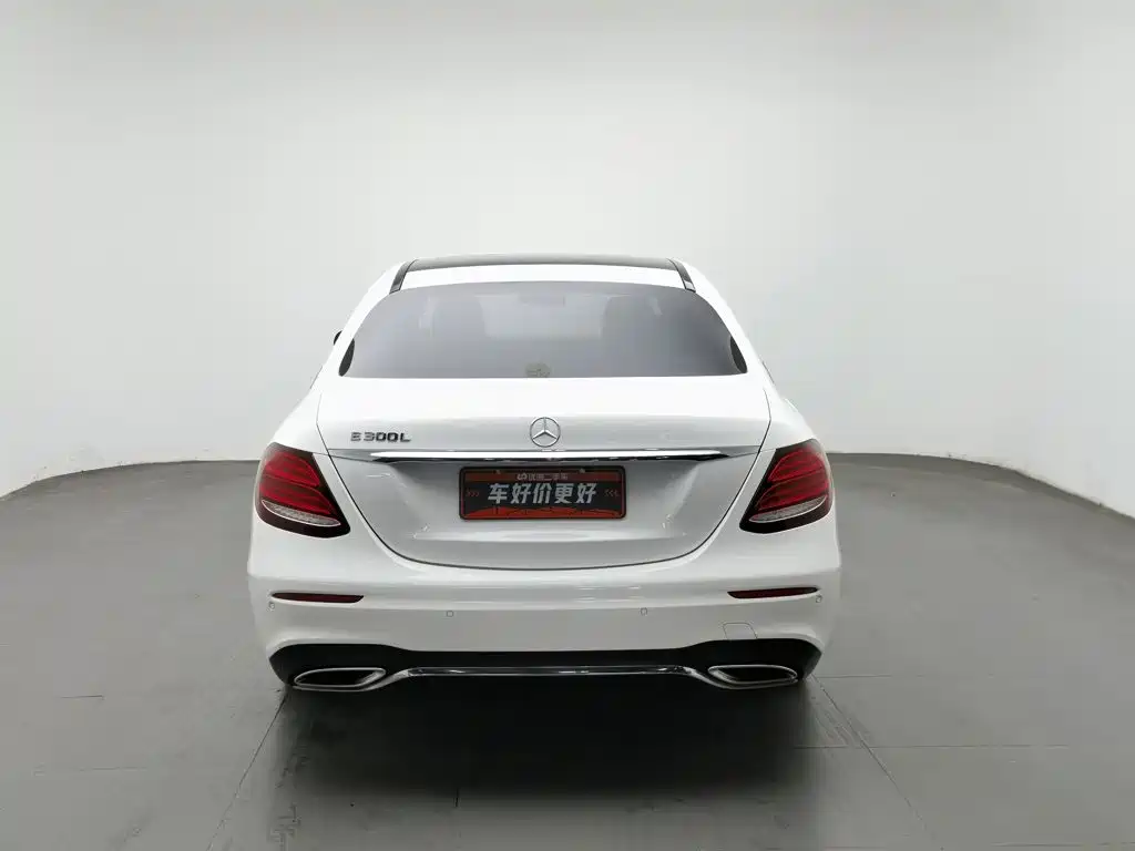 Фото 4 - Mercedes-Benz E-Class