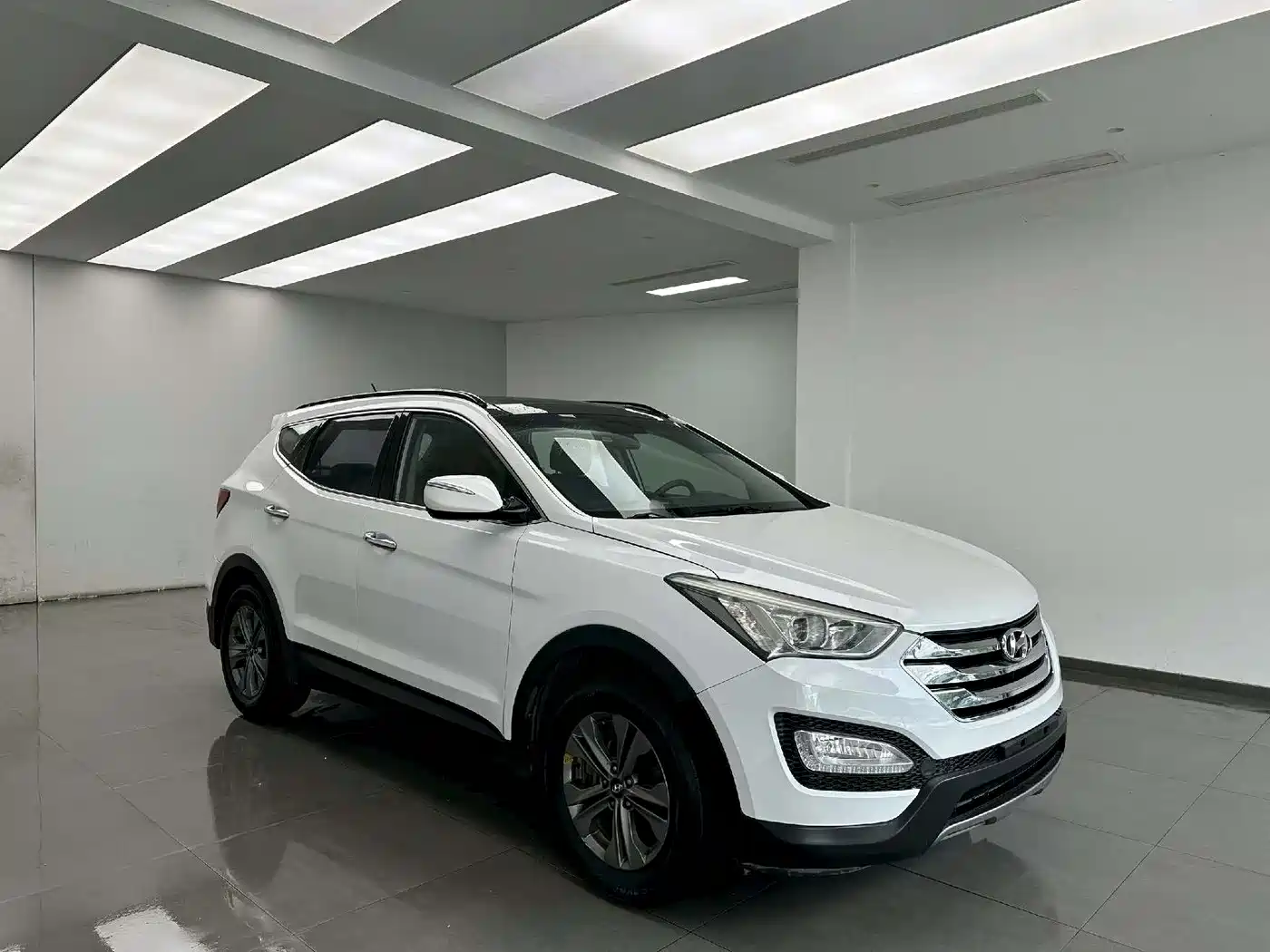 Hyundai Santa Fe 2014 2013 Model 2.4L Automatic 2WD Smart