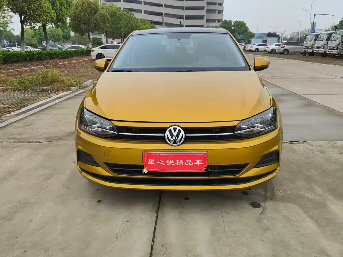 Volkswagen Polo 2019 Plus 1.5L Automatic Panorama Enjoyment Edition фото 4