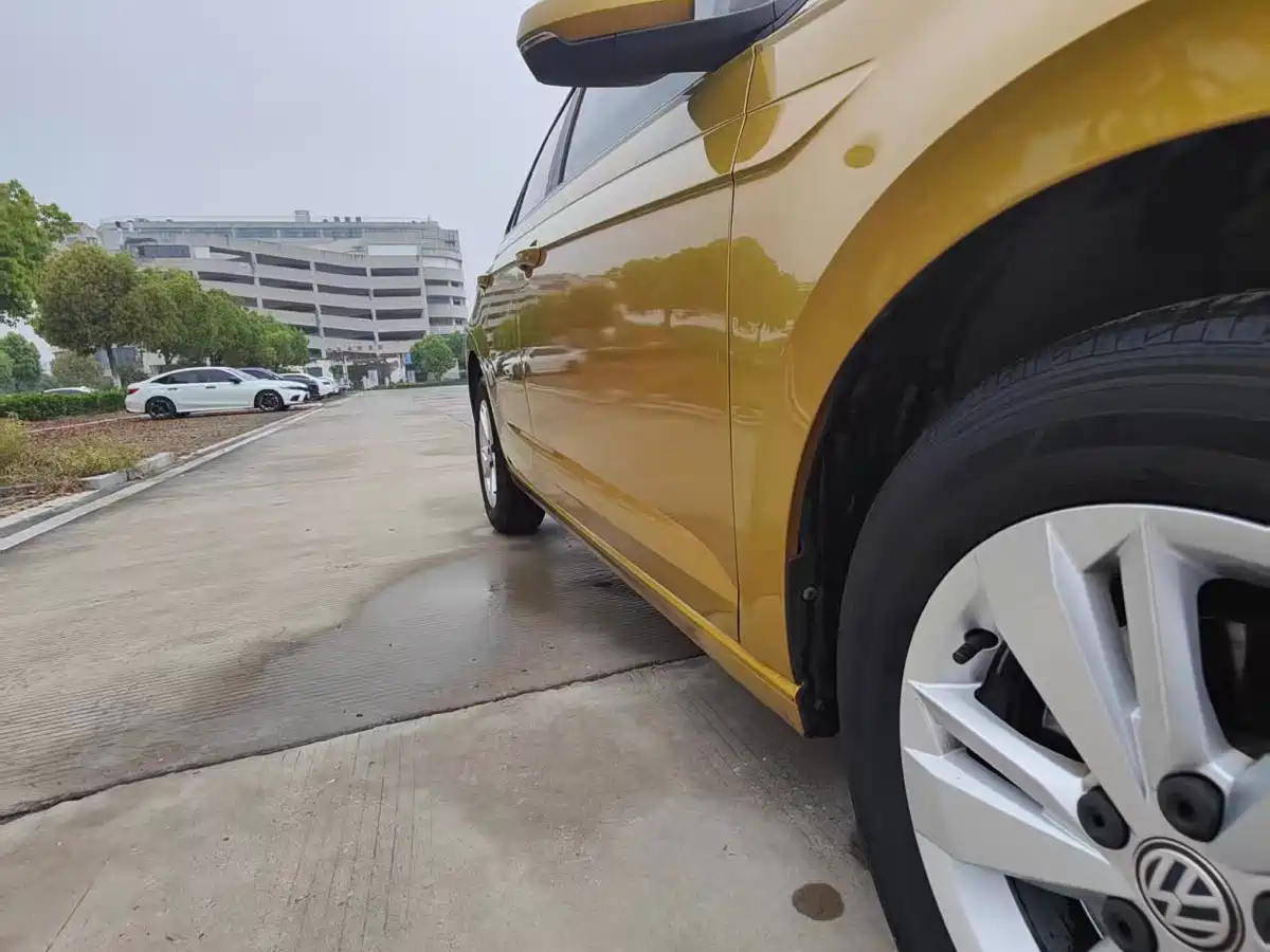 Volkswagen Polo 2019 Plus 1.5L Automatic Panorama Enjoyment Edition фото 18