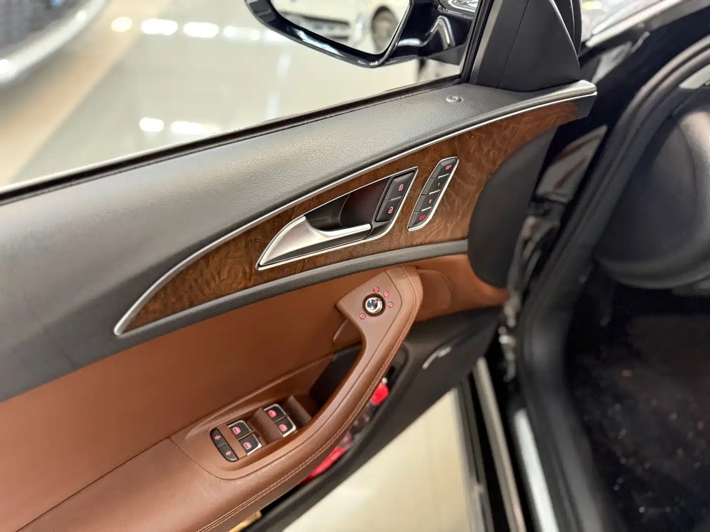 Фото 2 - Audi A6L