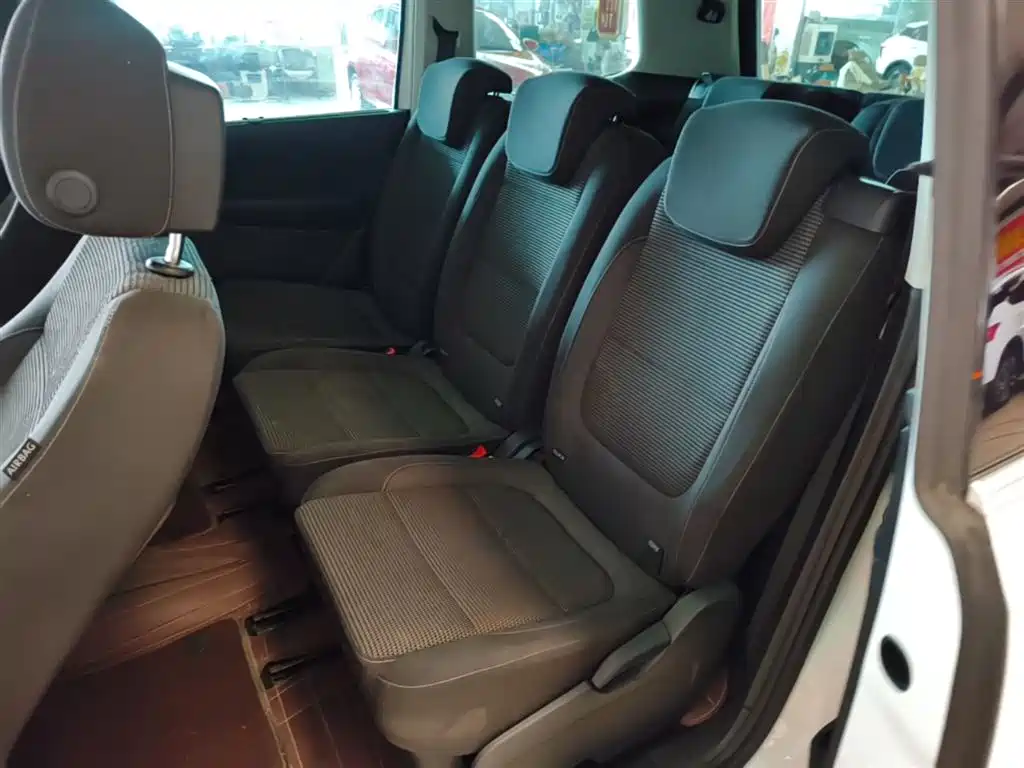 Volkswagen Sharan 2018 380TSI Comfort 7-Seater фото 17