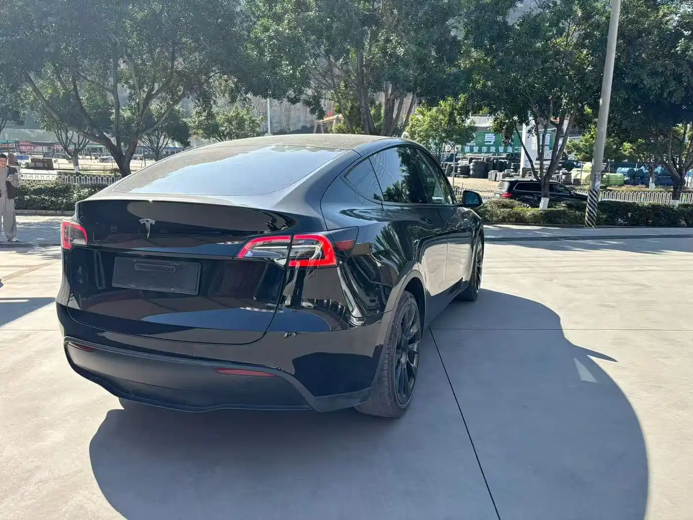 TESLA MODEL Y
