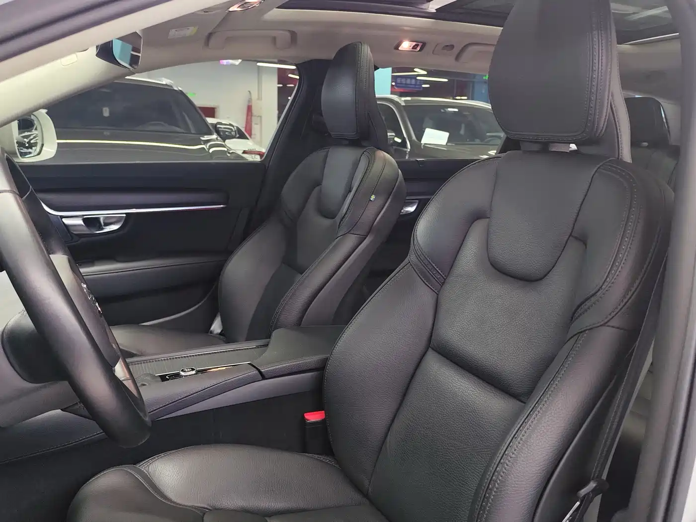 Volvo V90 2019 2019 Cross Country T5 AWD Intelligent Distance China VI