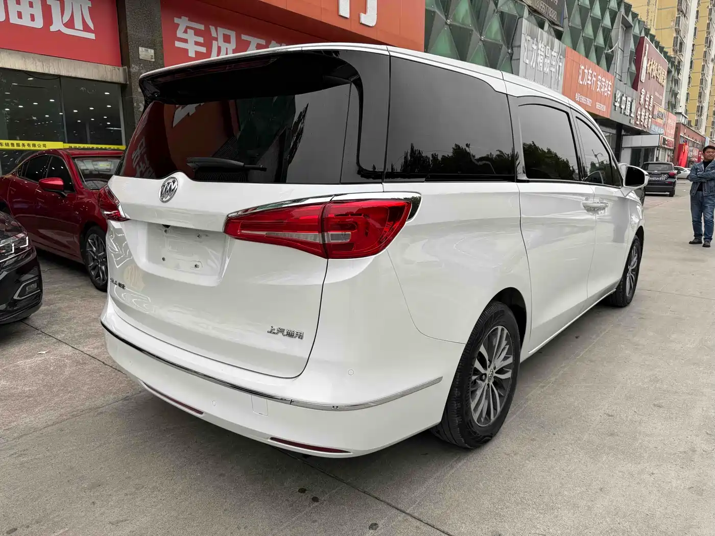 Buick GL8 2018 ES 28T Luxury Type China VI фото 4