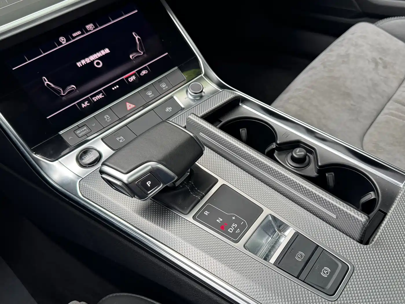 Audi A6L 2021 40 TFSI Luxury Sport фото 26