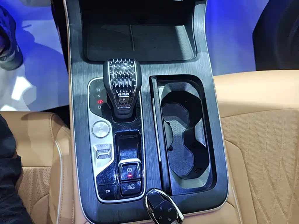 صورة 14 - GAC Trumpchi GS8