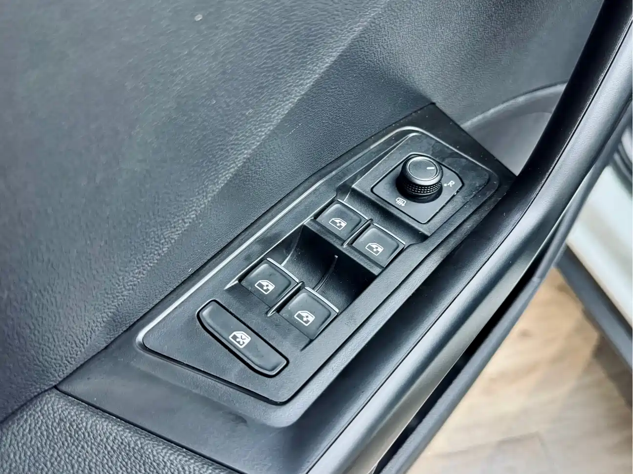 VOLKSWAGEN T ROC EXPLORING SONGS