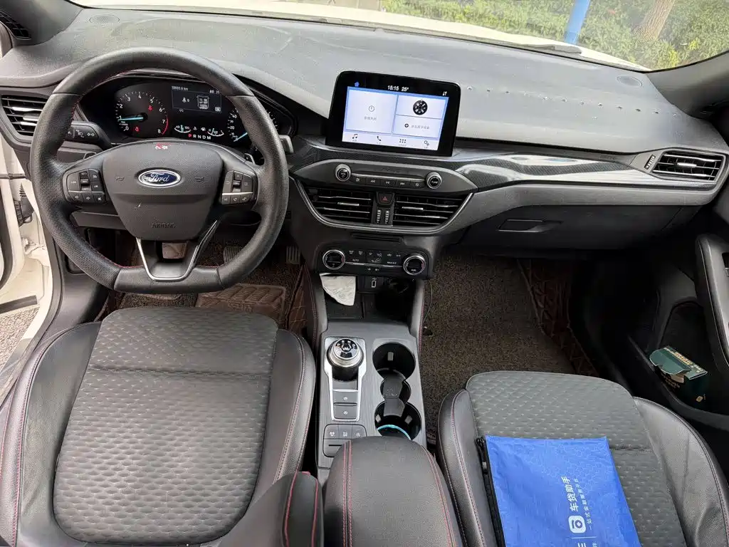 Фото 7 - Ford Focus
