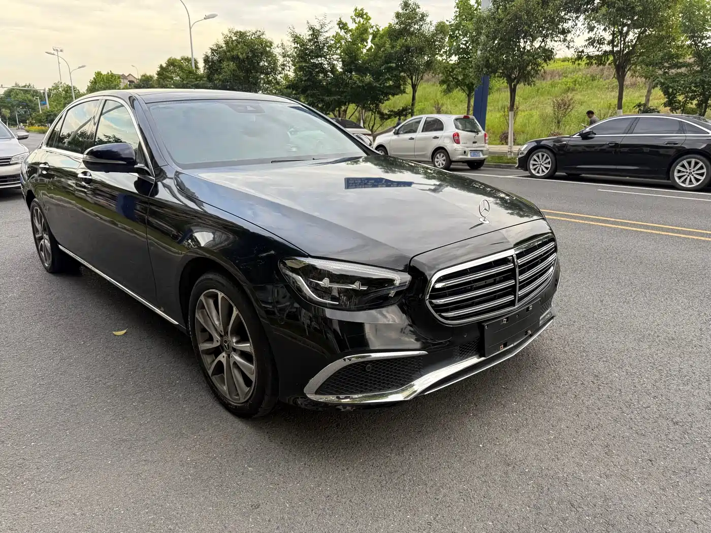 Mercedes-Benz E-Class 2017 E 300 L Luxury фото 2