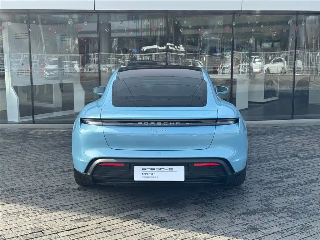PORSCHE TAYCAN