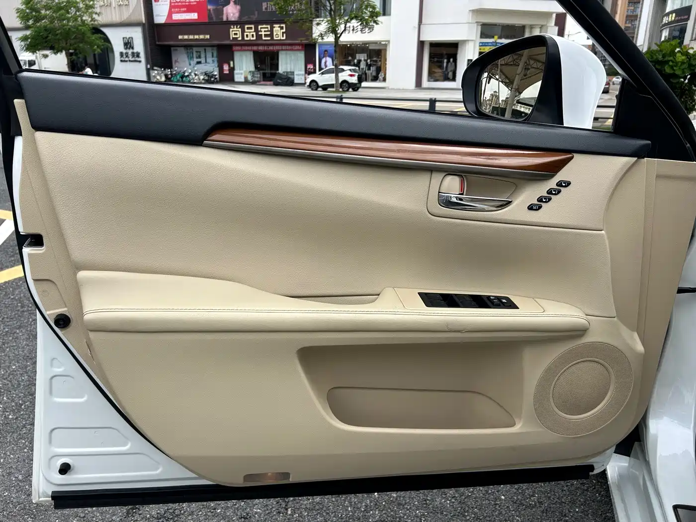 Фото 12 - Lexus ES
