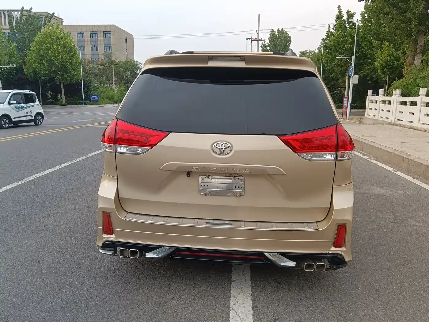 Toyota Sienna 2011 2.7L 2WD Automatic фото 5