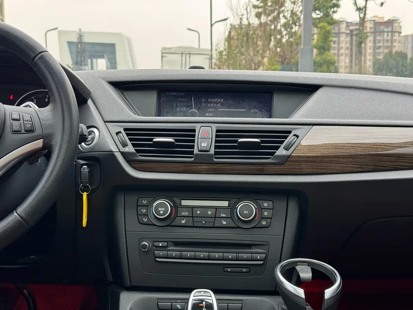 BMW X1 2012 xDrive28i Luxury Model фото 7