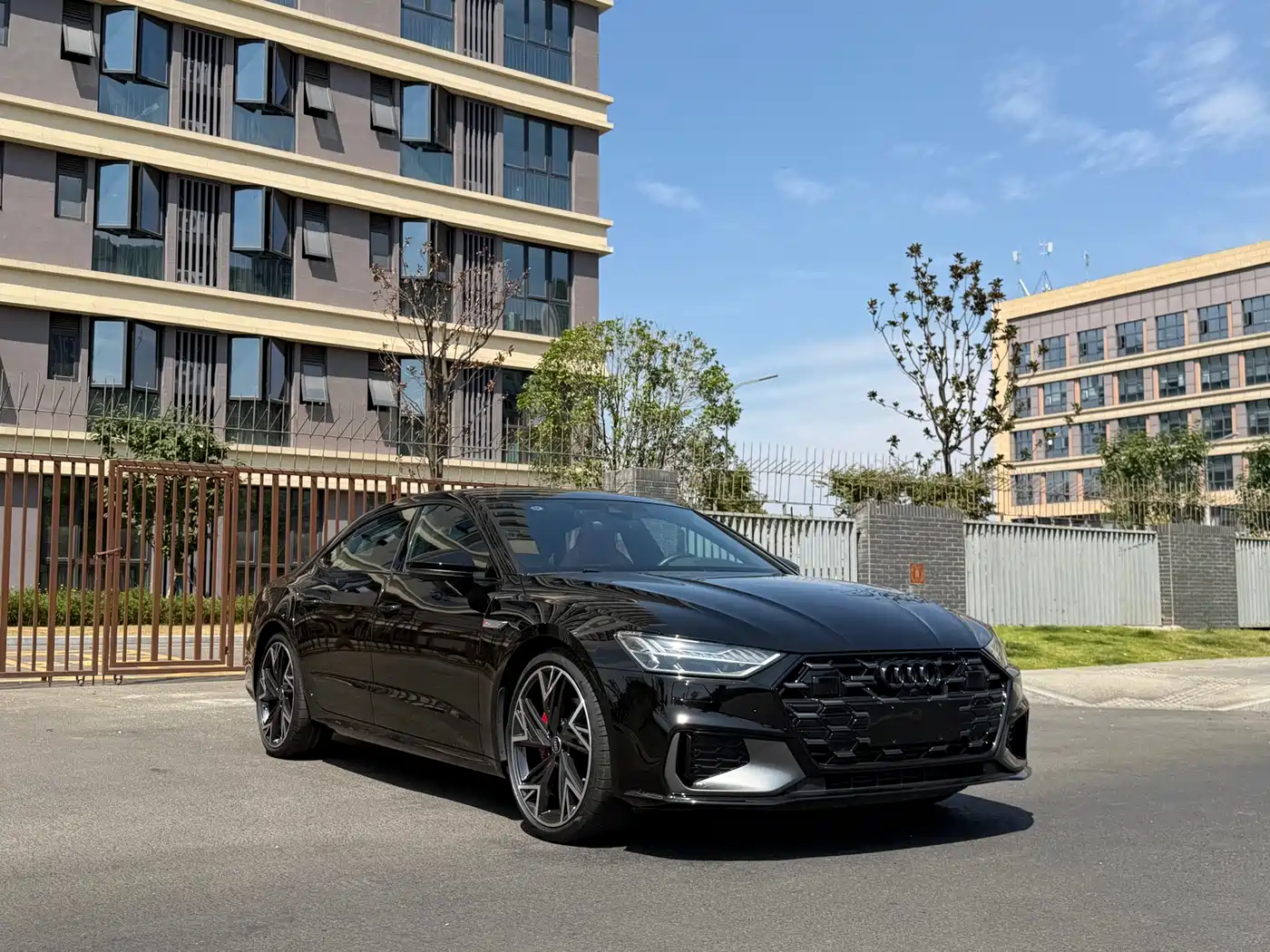 Audi A7L 2024 45 TFSI quattro S-line Black Warrior Edition фото 3