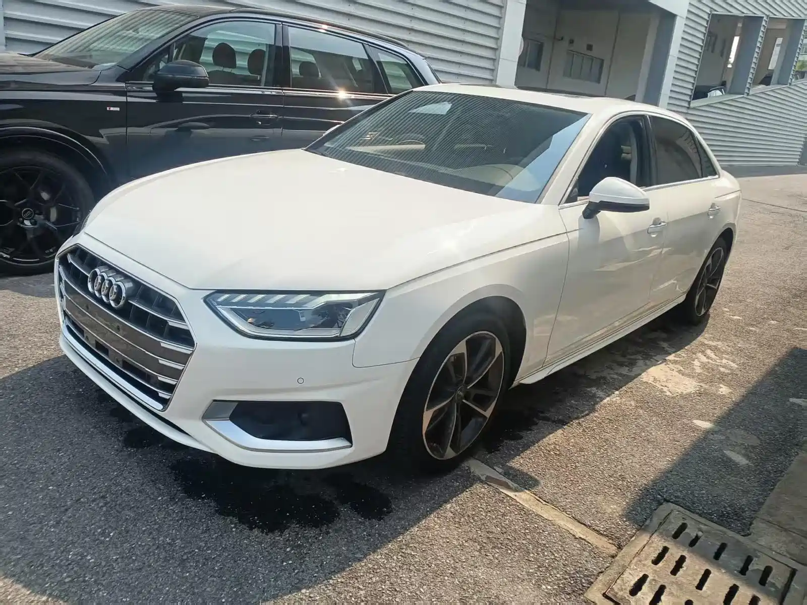 Photo 1 - Audi A4L