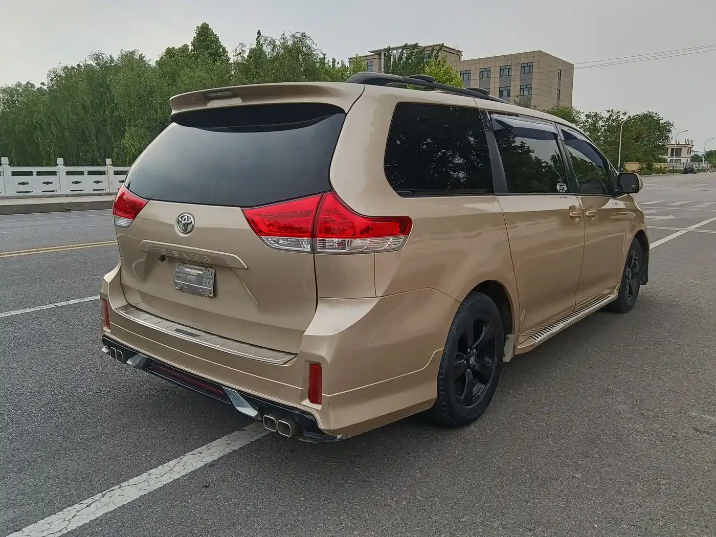 Toyota Sienna 2011 2.7L 2WD Automatic фото 6