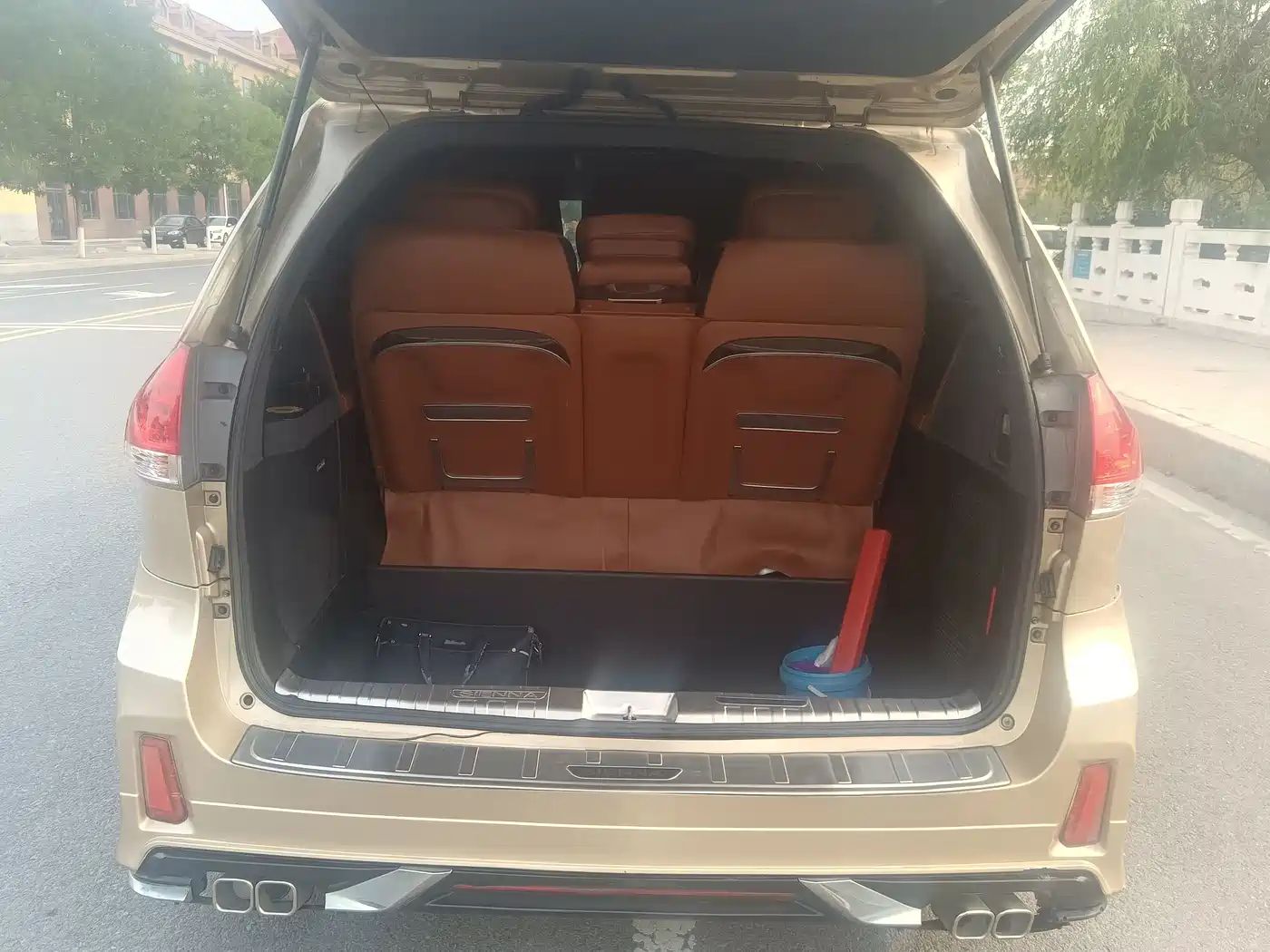 Toyota Sienna 2011 2.7L 2WD Automatic фото 18