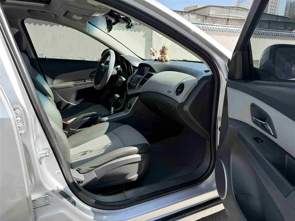 Chevrolet Cruze 2009 1.6L SE MT фото 8