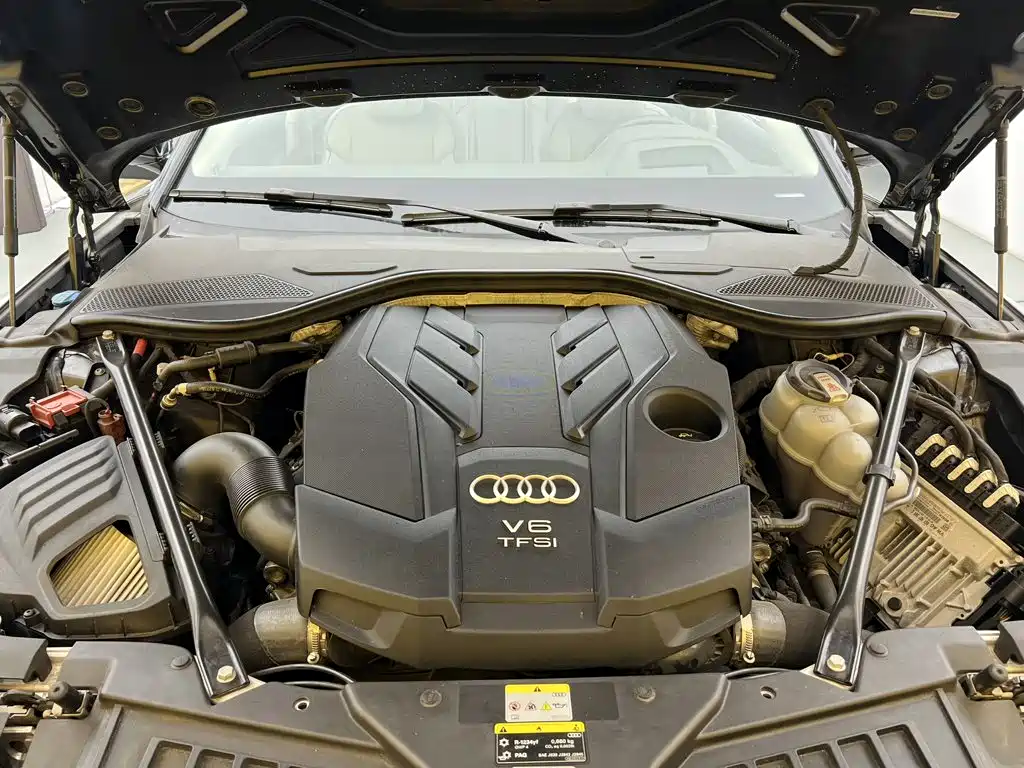 Photo 11 - Audi A8