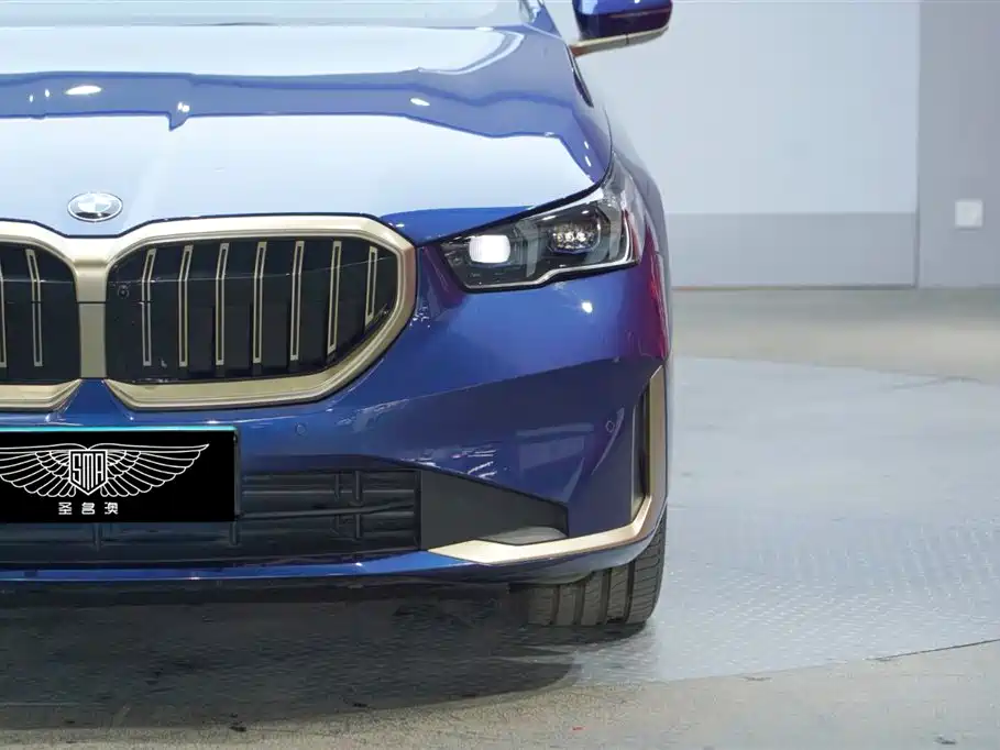 BMW 5 Series 2024 530Li Premium Luxury Package фото 3