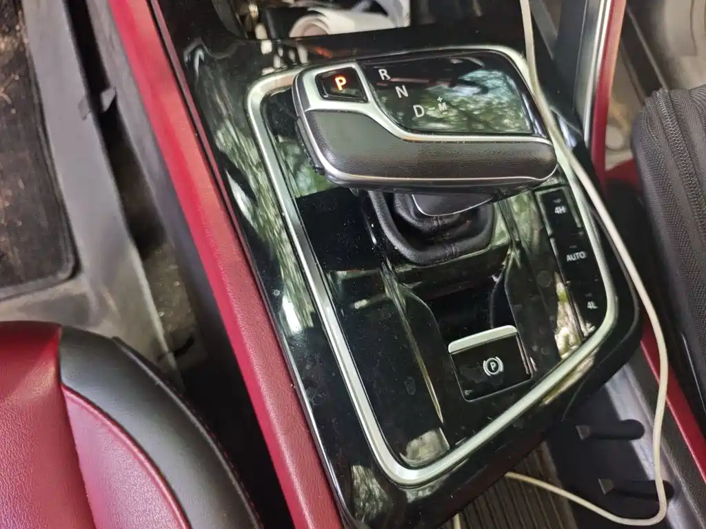 SAIC Maxus Maxus T90 2023 2021 2.0T Twin-turbo Automatic 4WD High Chassis Luxury Standard Box