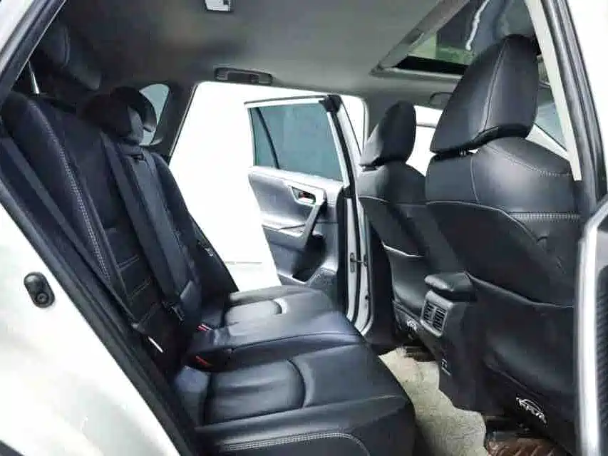 Photo 7 - Toyota RAV4 Rongfang