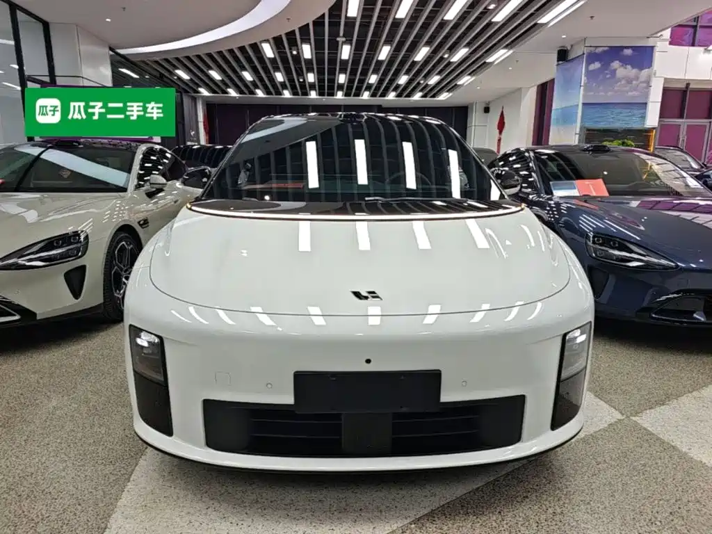 Фото 3 - Li Auto i6