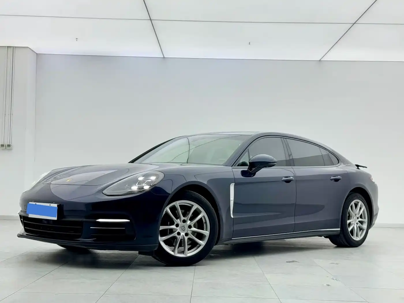Porsche Panamera 2017 Panamera 4 Executive Long Wheelbase 3.0T фото 3