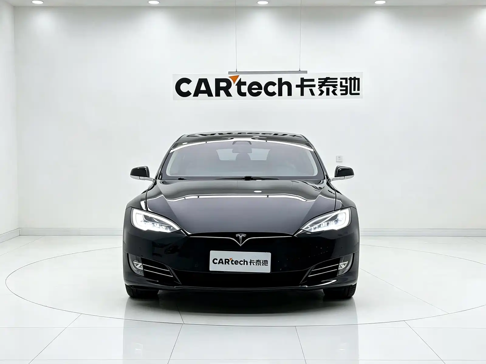 Фото 2 - Tesla Model S