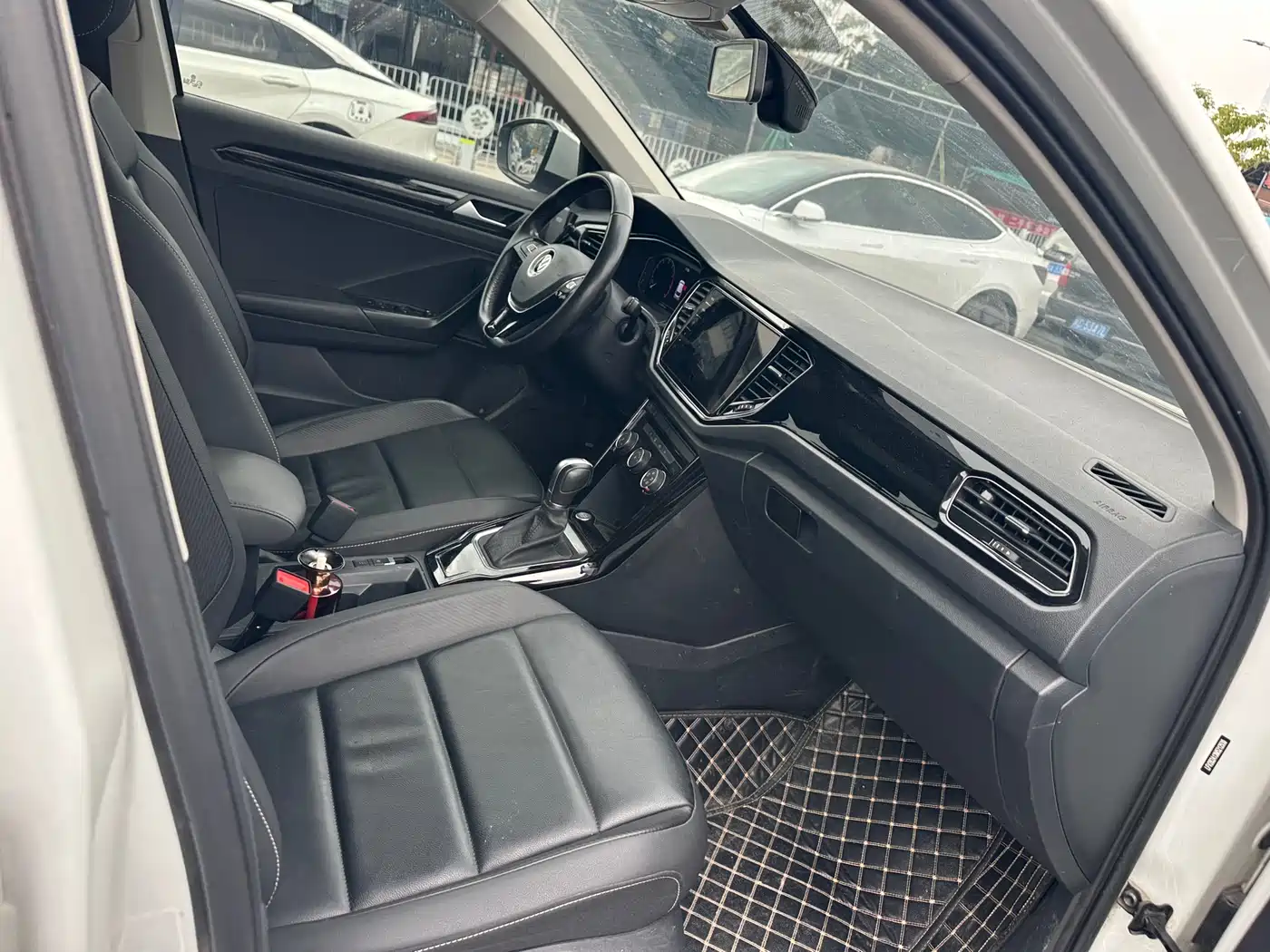Volkswagen T-ROC 2022 280TSI DSG 2WD Comfort PLUS фото 9