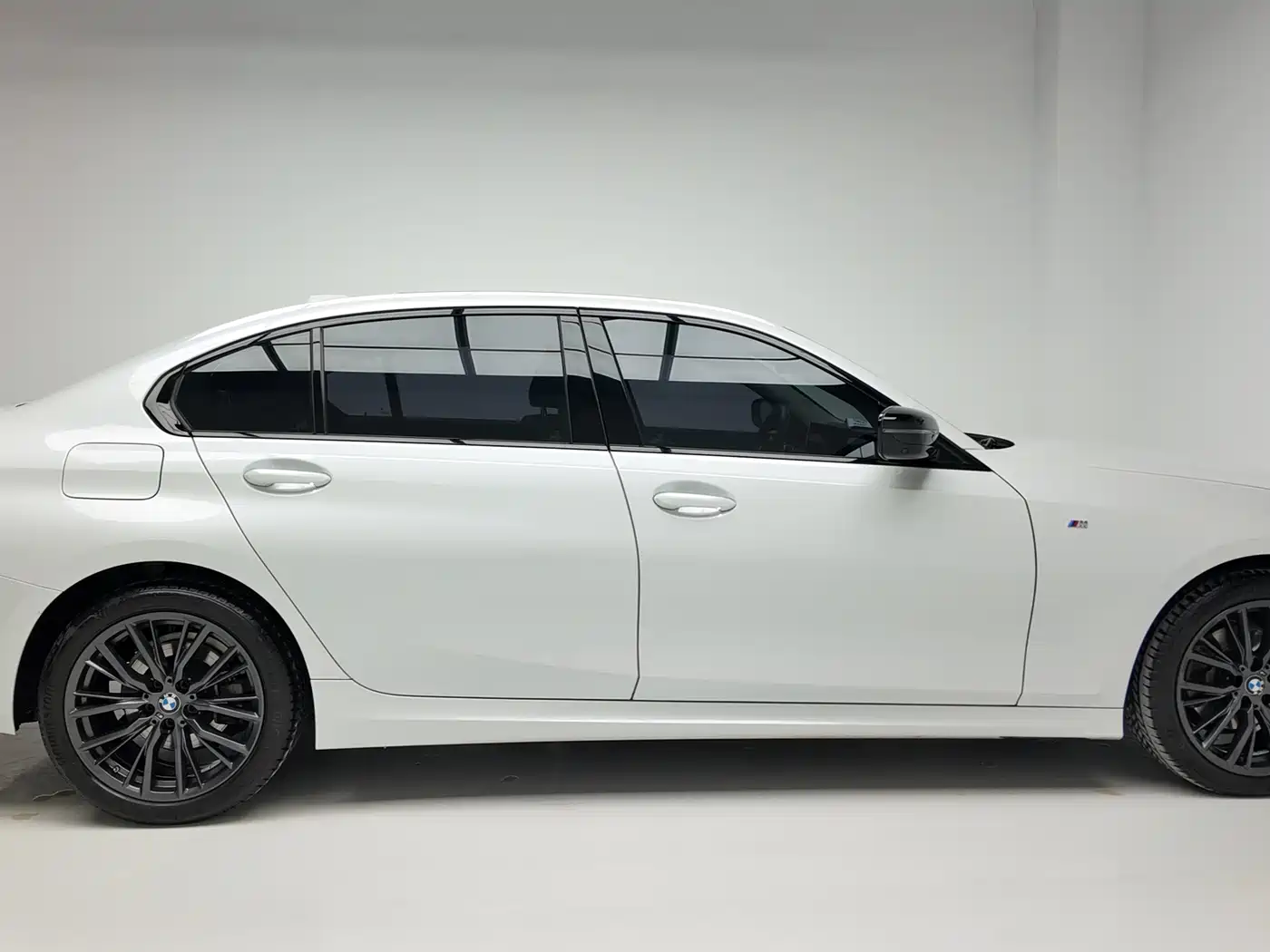 BMW 3 Series 2023 325Li M Sport Black Night Package фото 7