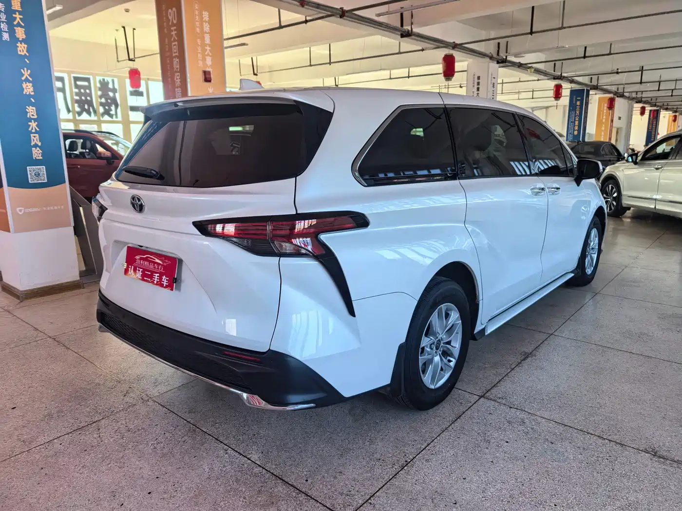 Toyota Granvia 2024 2.5L Hybrid Comfort фото 6