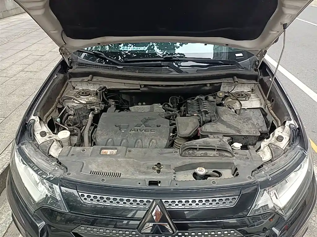 MITSUBISHI OUTLANDER