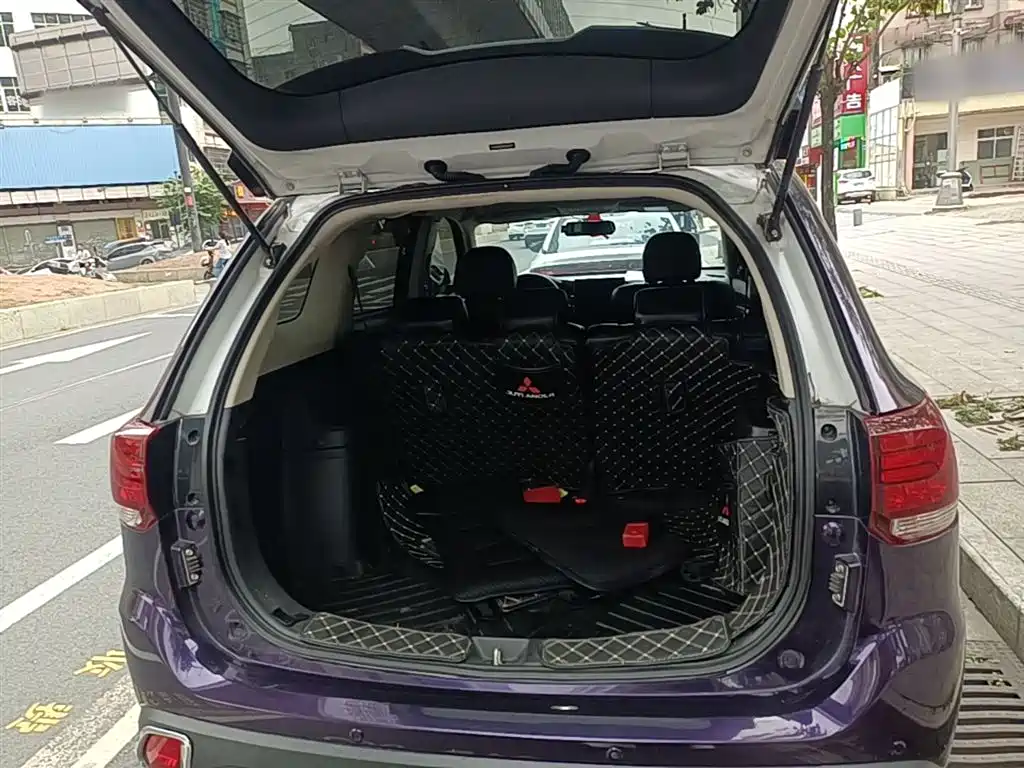 MITSUBISHI OUTLANDER