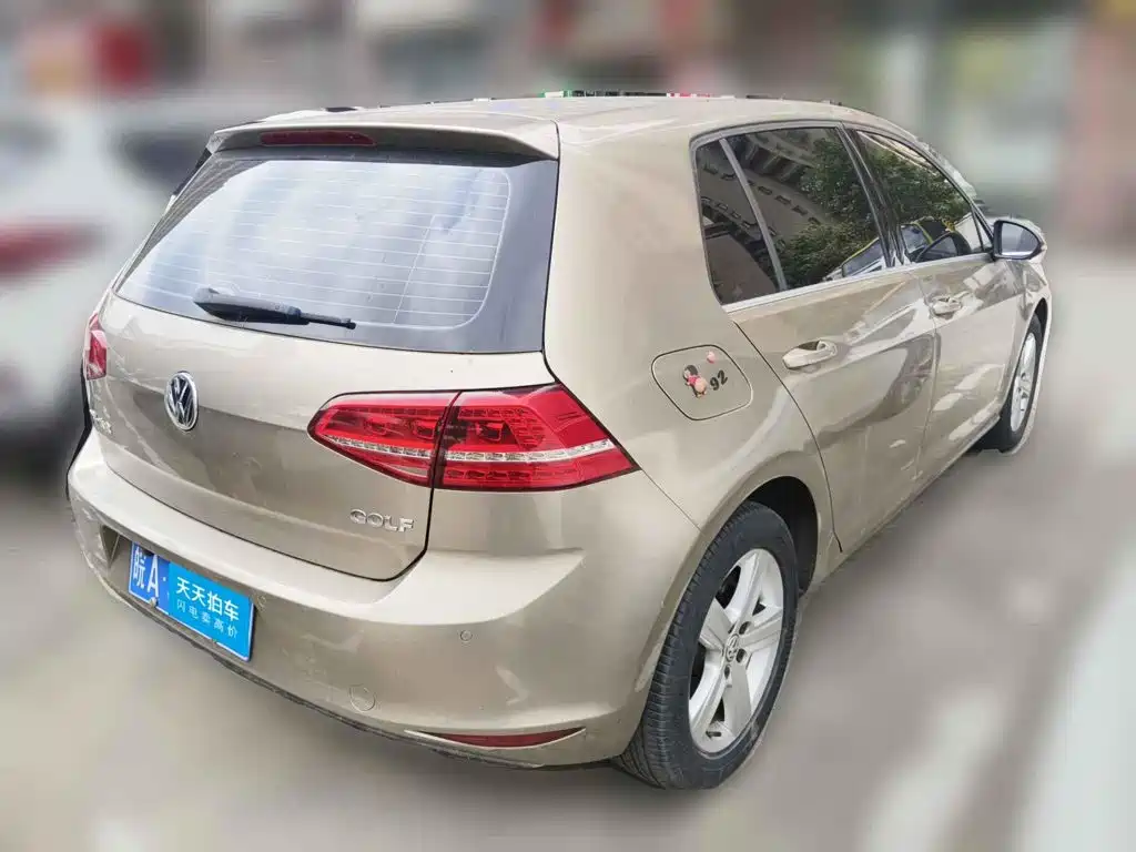 Фото 2 - Volkswagen Golf