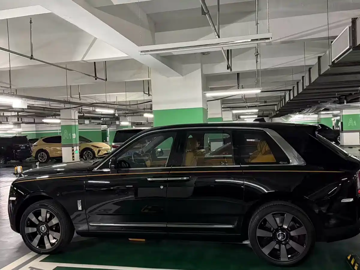 Rolls-Royce Cullinan 2025 2024 4-Seater