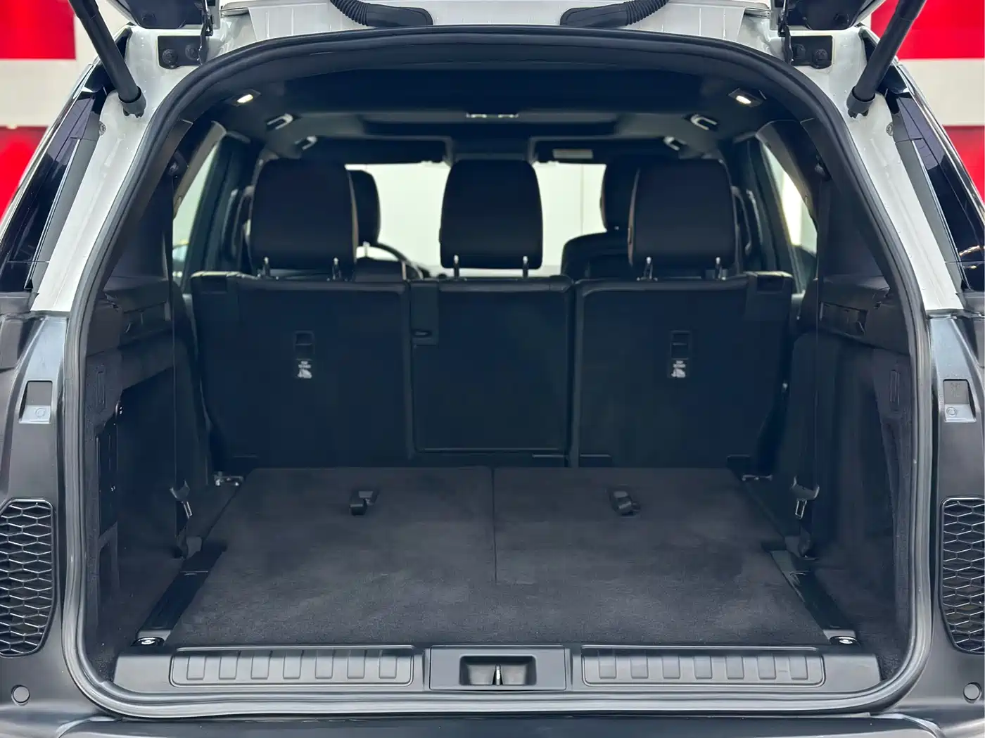Land Rover Discovery 2017 3.0 SC V6 SE фото 18