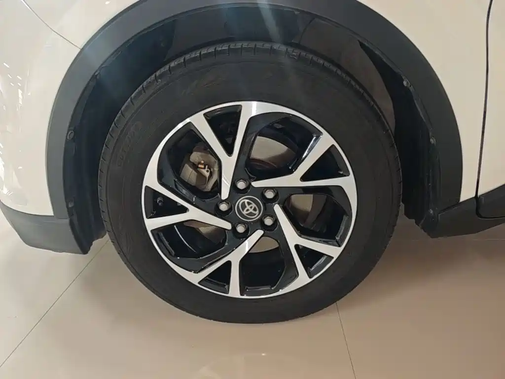 Toyota C-HR 2019 2018 2.0L Luxury Edition China V