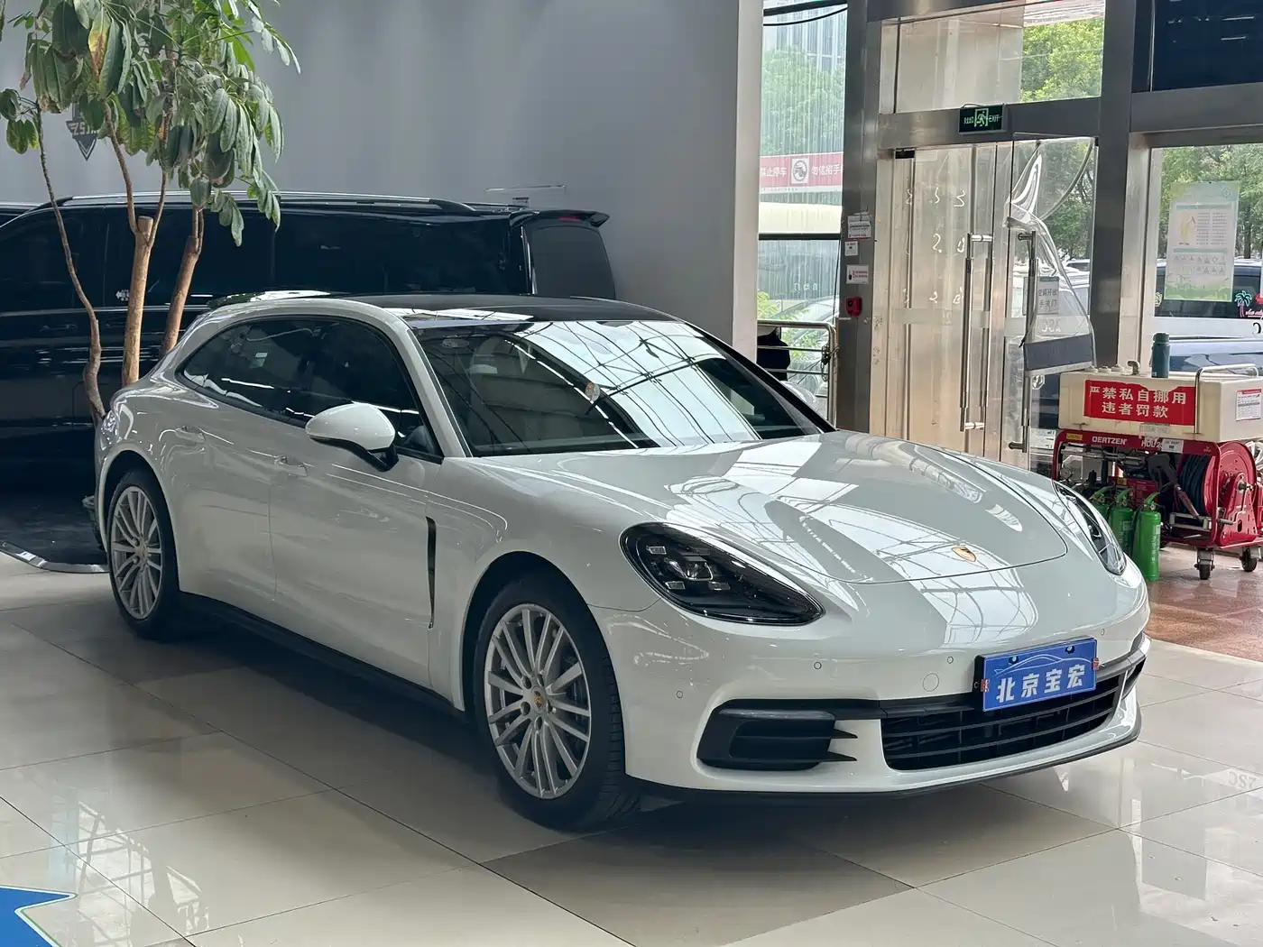 Porsche Panamera 2017 Panamera 4 Sport Turismo 3.0T фото 3