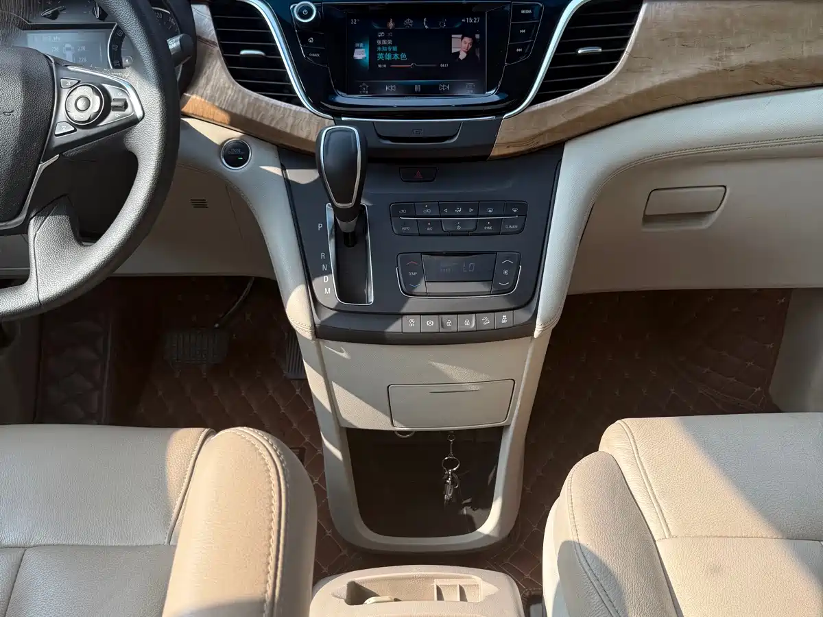 Фото 17 - Buick GL8