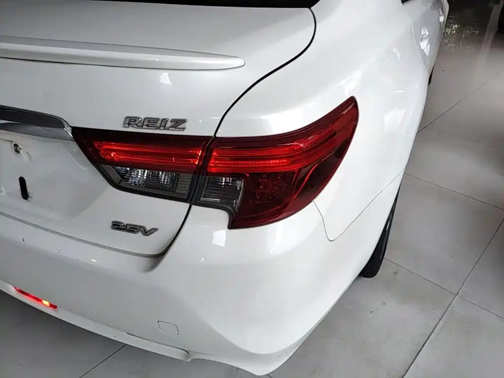 Toyota Reiz 2016 2013 2.5V Premium Edition