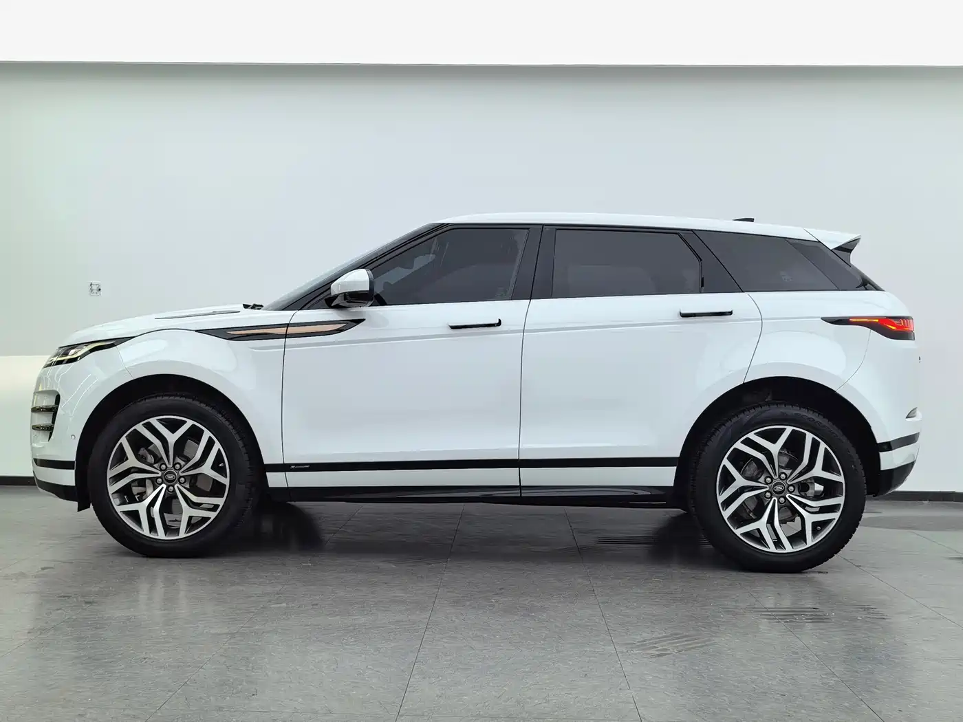 Land Rover Range Rover Evoque 2020 249PS R-DYNAMIC S Sport Edition фото 8