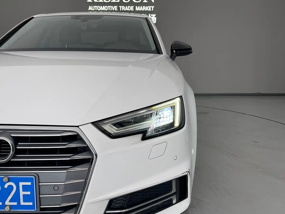 Audi A4L 2018 30th Anniversary 45 TFSI quattro Sport фото 12